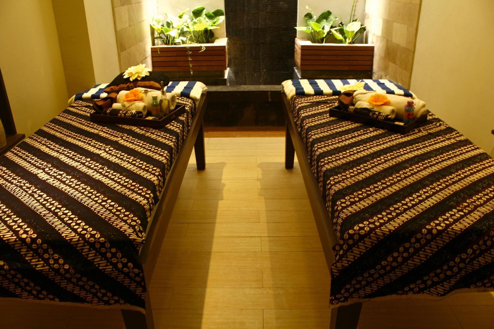Crystal Lotus Hotel Yogyakarta Melati Екстер'єр фото