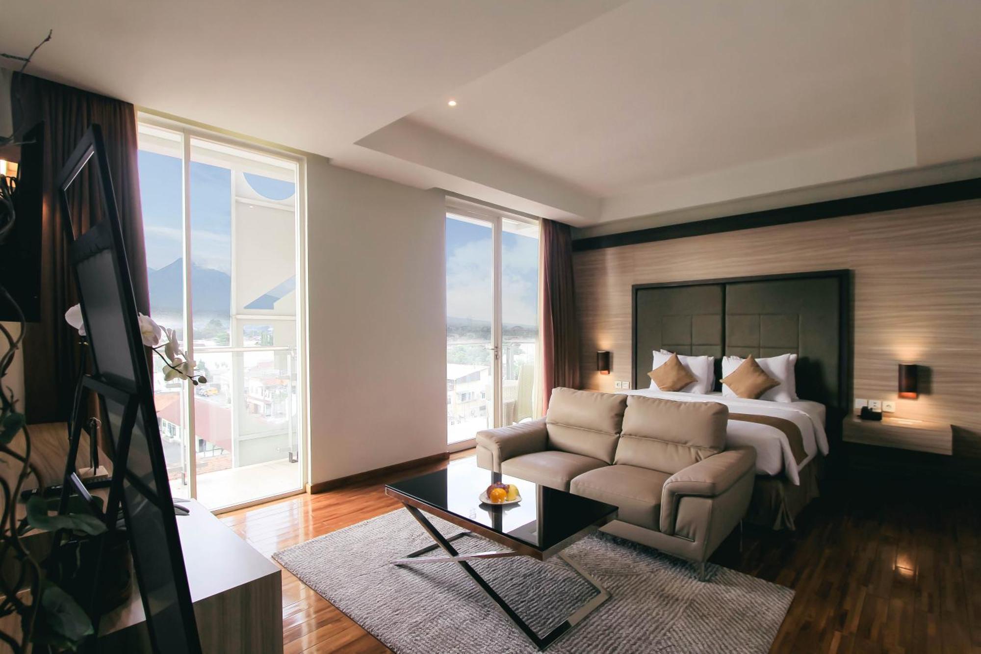 Crystal Lotus Hotel Yogyakarta Melati Екстер'єр фото