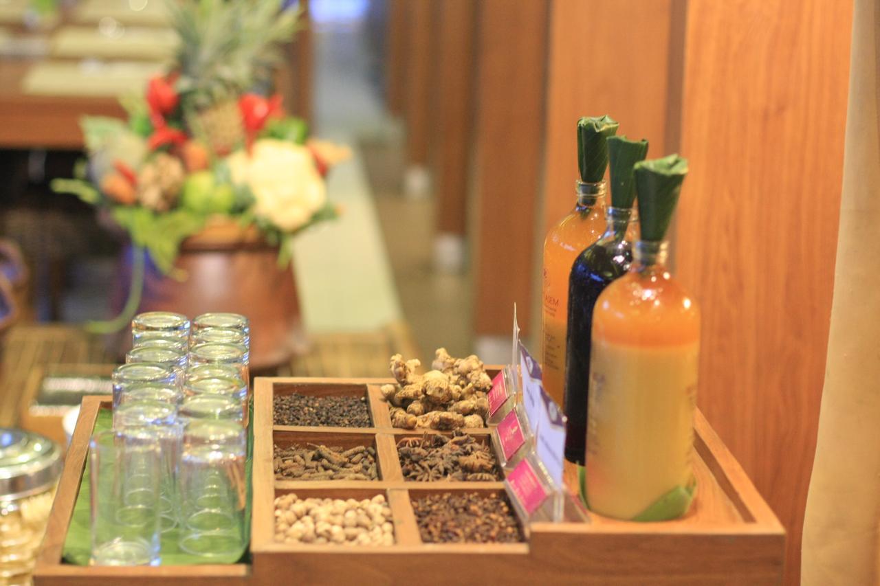 Crystal Lotus Hotel Yogyakarta Melati Екстер'єр фото